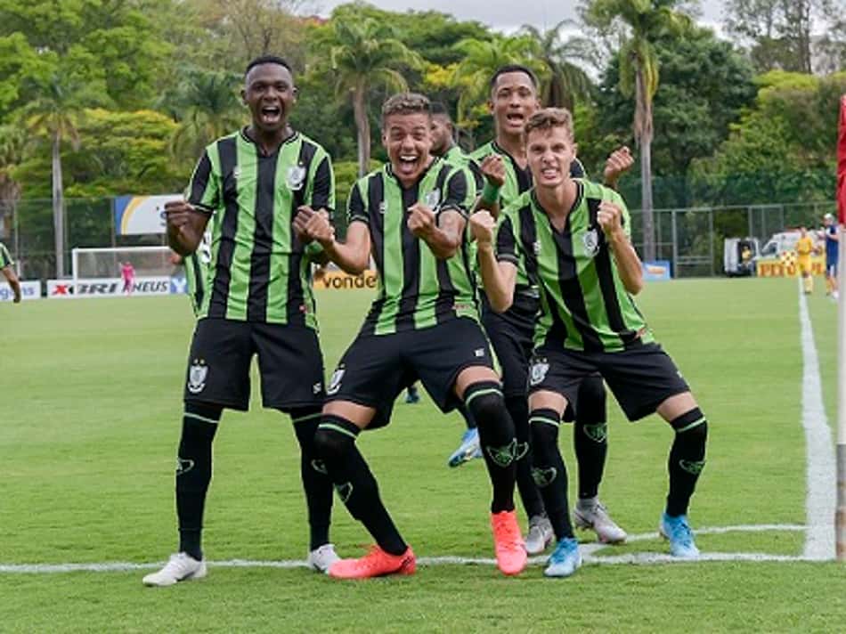 Os meninos do Coelho conseguiram superar o líder Flu e subiram na classificação