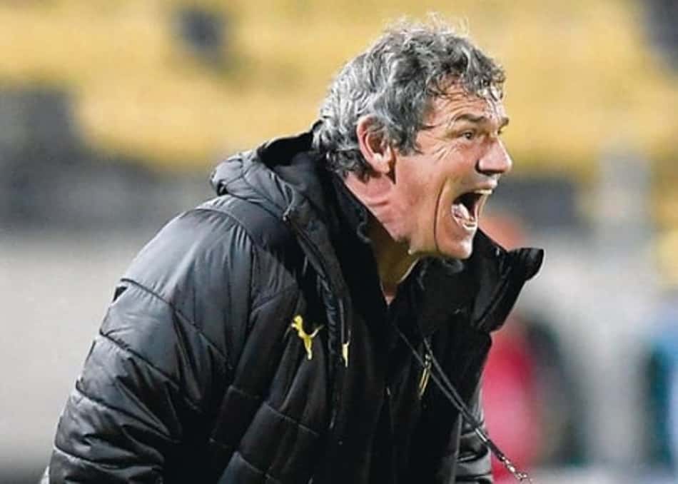 Técnico do Peñarol faz post polêmico antes de jogo contra o Athletico