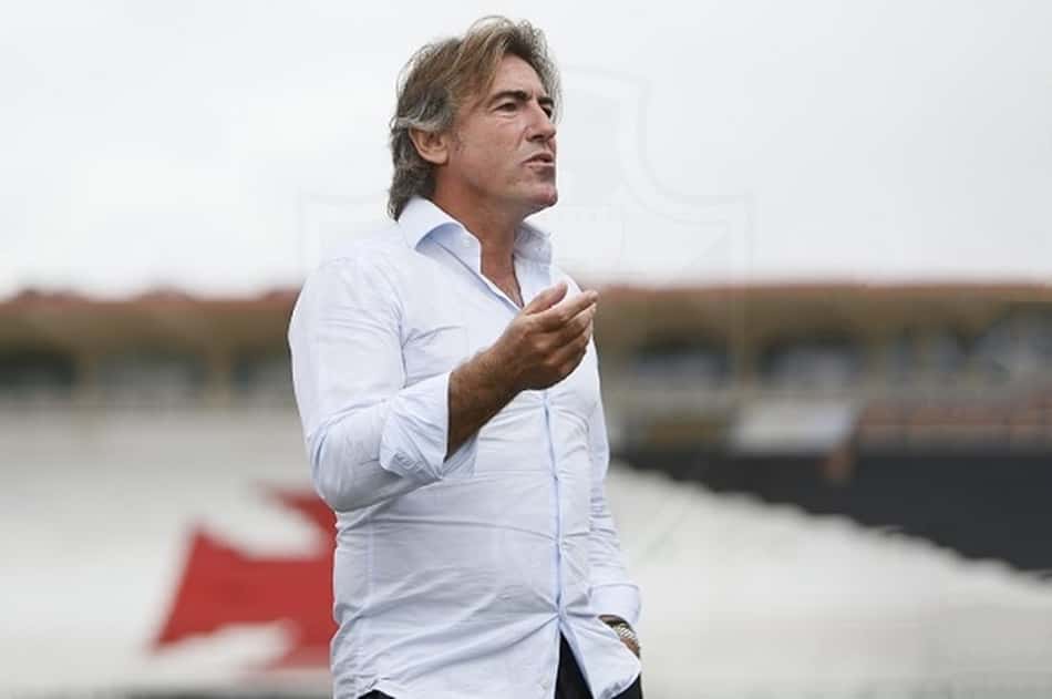 Vasco paga dívida com Ricardo Sá Pinto e aguarda liberação da Fifa para inscrever Alex Teixeira