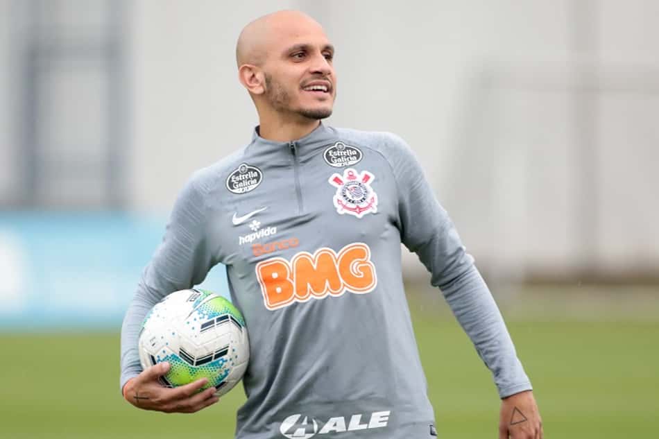 De volta ao Corinthians, Fábio Santos comenta reencontro com Mancini