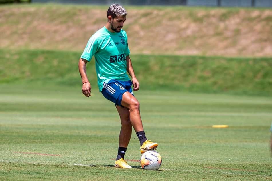 Seleção do Uruguai convoca Viña e Arrascaeta para duelos das Eliminatórias em novembro