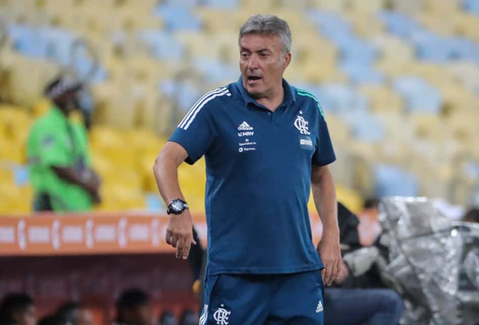 Dome realça 'felicidade' dos jogadores e suaviza peso do duelo contra o Inter: 'Não vai acabar o Brasileiro'