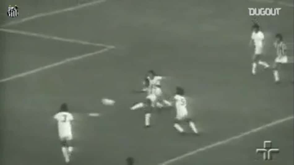 VÍDEO: Veja pintura de Pelé contra a Portuguesa no Pacaembu