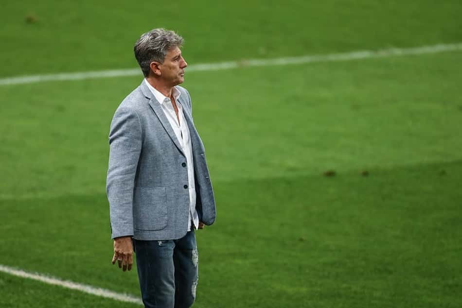 Renato pede desculpas ao torcedor e sai em defesa do grupo