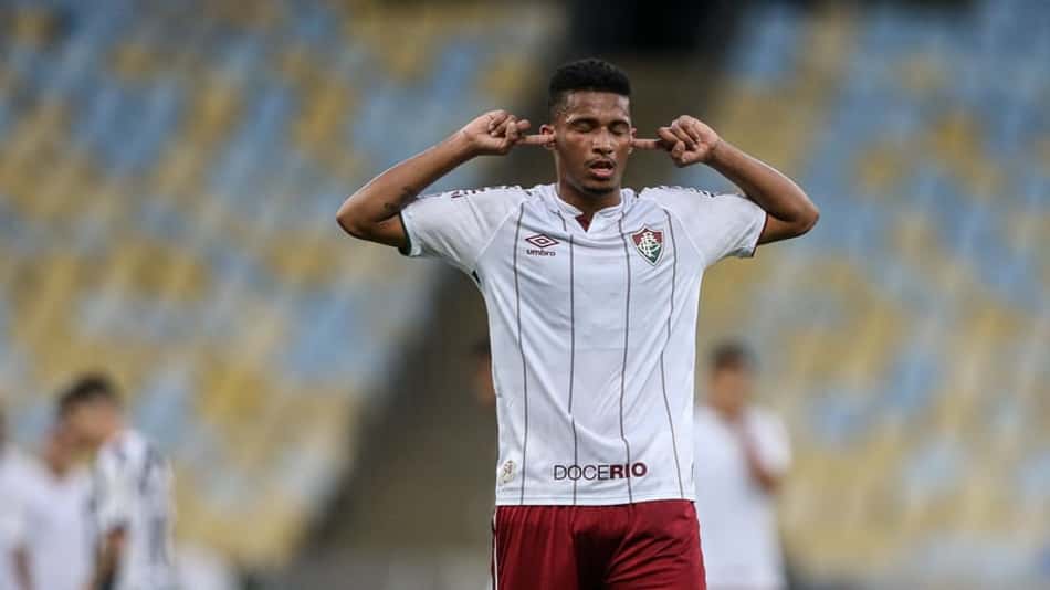 Nos últimos dias de contrato com o Fluminense, Marcos Paulo viaja para se apresentar ao Atlético de Madrid
