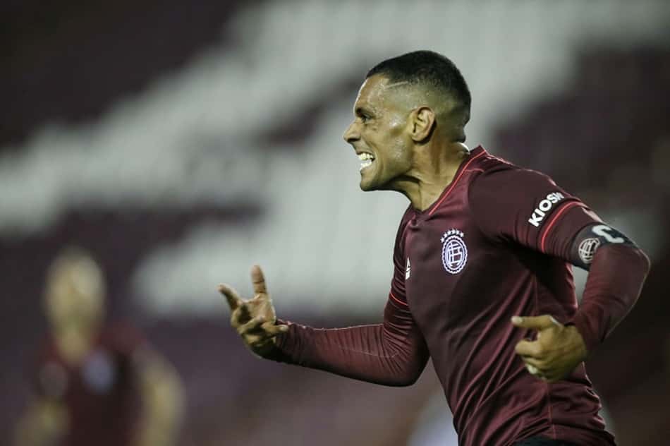 Após dois gols no São Paulo, atacante faz pedido especial ao técnico