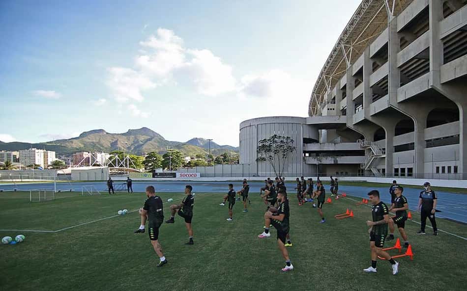 Por desgaste do campo anexo, Botafogo estuda treinar na Barra