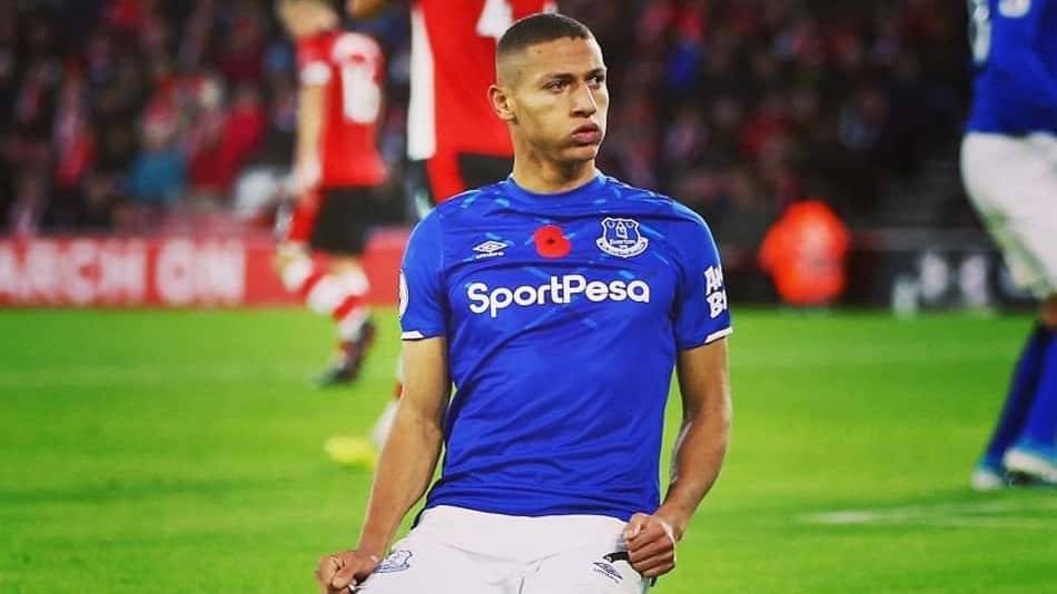 Torcedores do Everton pedem por permanência de Richarlison