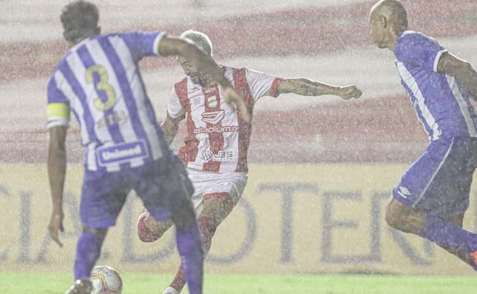 Náutico sofre gol nos acréscimos e só empata com o Avaí na Série B
