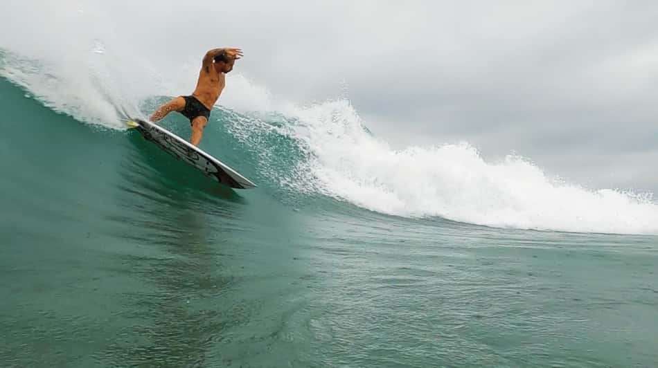 Surfistas Lucas Silveira e Yago Dora lançam curta-metragem 'Ritmo'