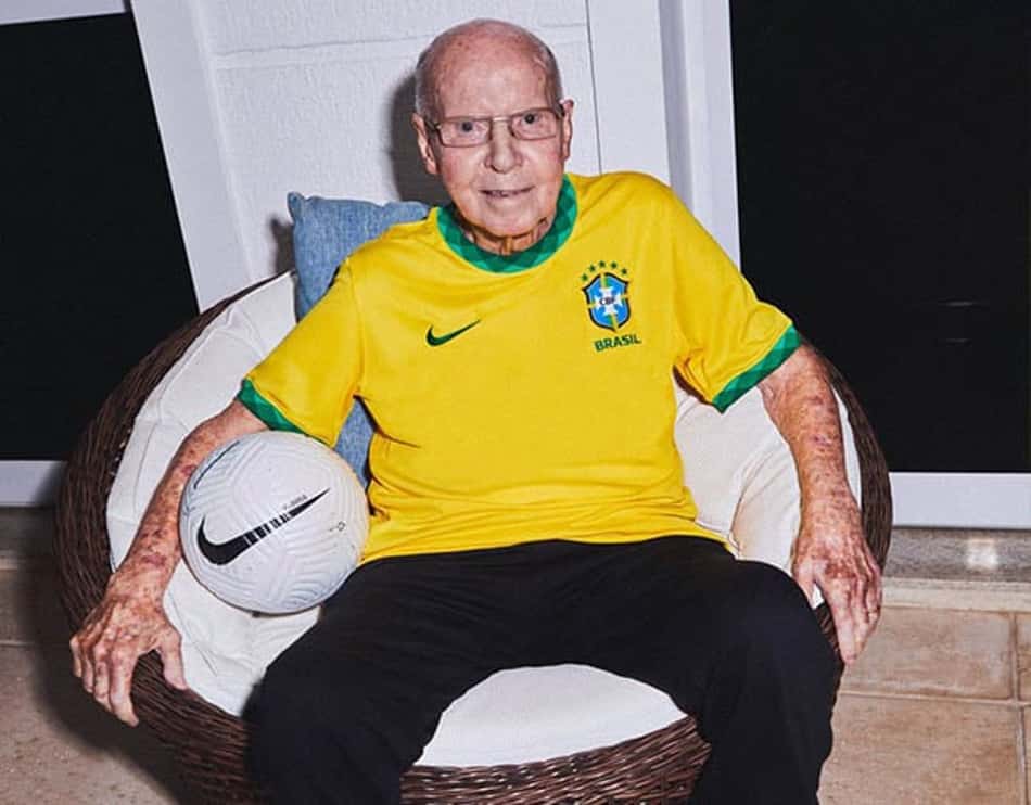 Zagallo recebe alta e deixa o hospital após se recuperar de infecção respiratória
