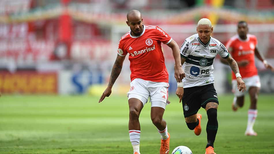 Apesar da liderança, Coudet lamenta empate dentro de casa