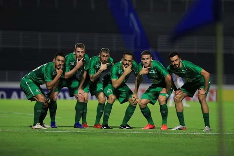Chapecoense vence o CSA e dispara na liderança da Série B