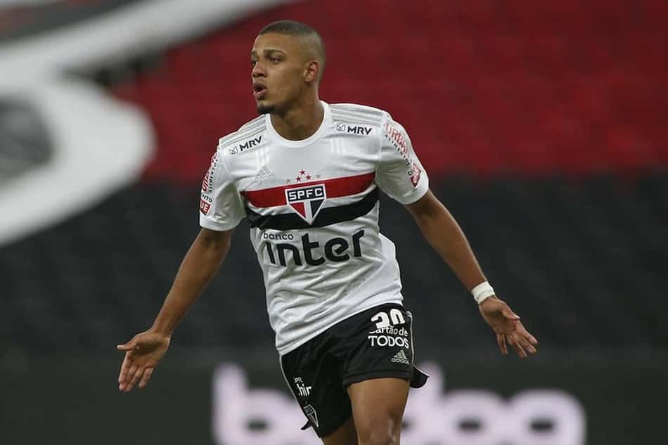 São Paulo vence Goiás e assume a liderança: veja tabela do Brasileirão