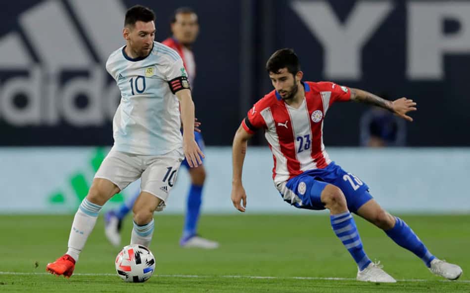 VAR anula gol de Messi, e Argentina fica no empate com o Paraguai