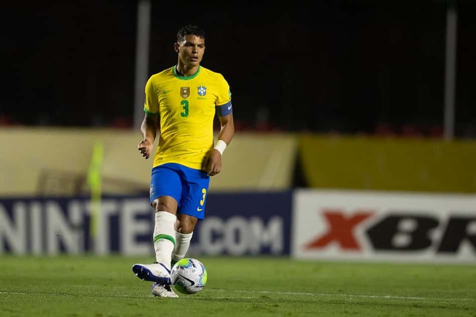Thiago Silva comenta marca de 100 jogos pelo Brasil e fala sobre uso da linha de três zagueiros na Seleção