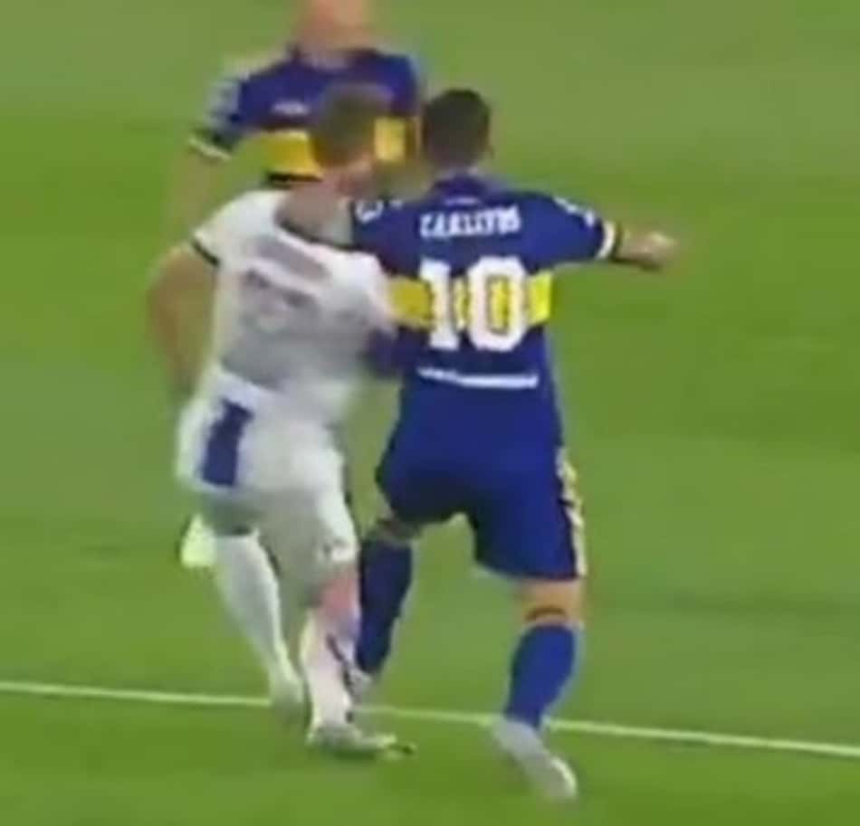 Carlitos Tevez dá entrada criminosa em rival no Campeonato Argentino