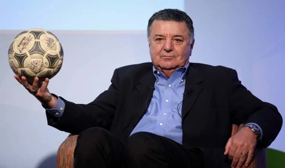 Arnaldo Cezar Coelho critica árbitro de Corinthians x Flamengo e atuação de VAR no Brasil: 'Virou pelada'