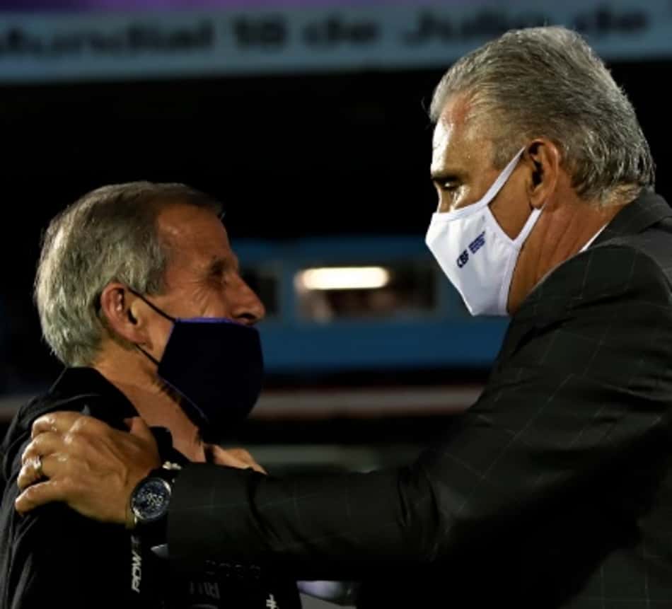 Saiba o que Tite falou ao técnico Óscar Tabárez após a vitória do Brasil