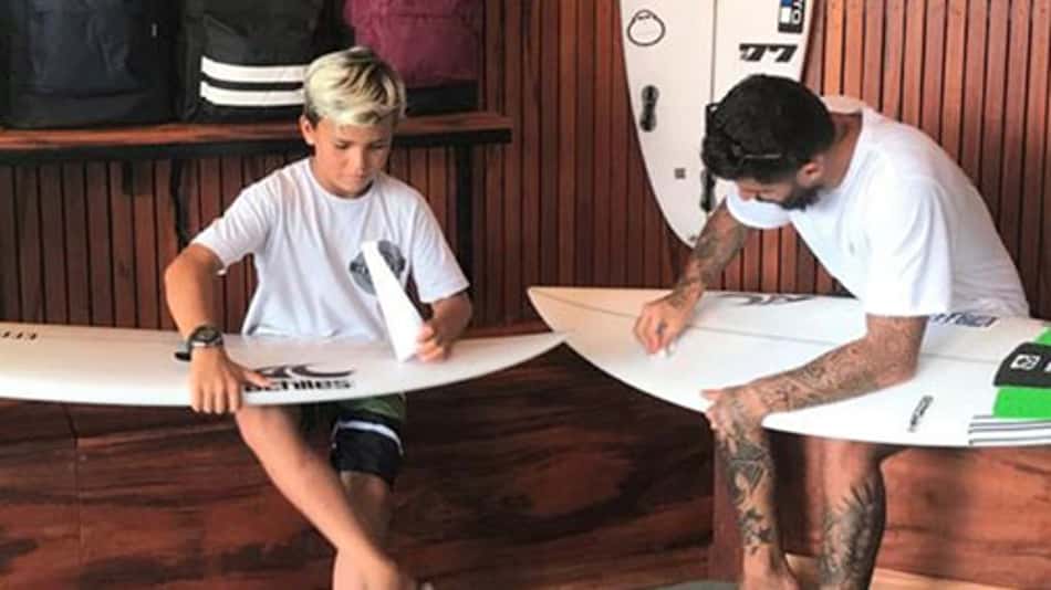 Filipe Toledo anuncia apoio a talento da nova geração do surfe brasileiro