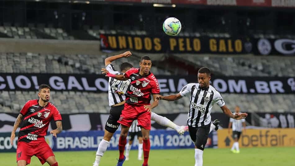 Desbancada pela Jovem Pan, Globo desiste de impedir transmissão de Athletico-PR x Atlético-MG