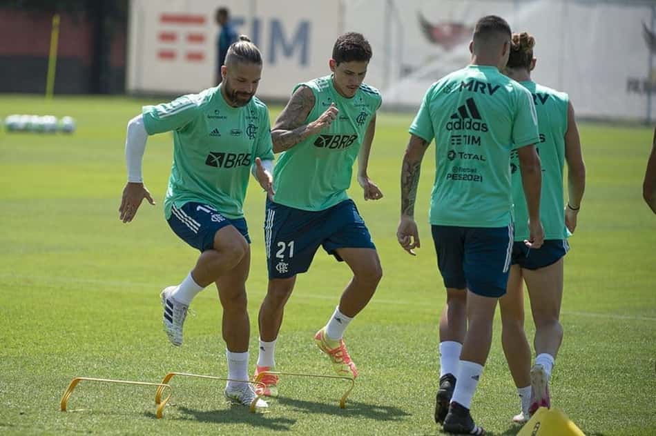 Diego reforça o Flamengo após um mês; Pedro é preparado para a partida de volta contra o Racing