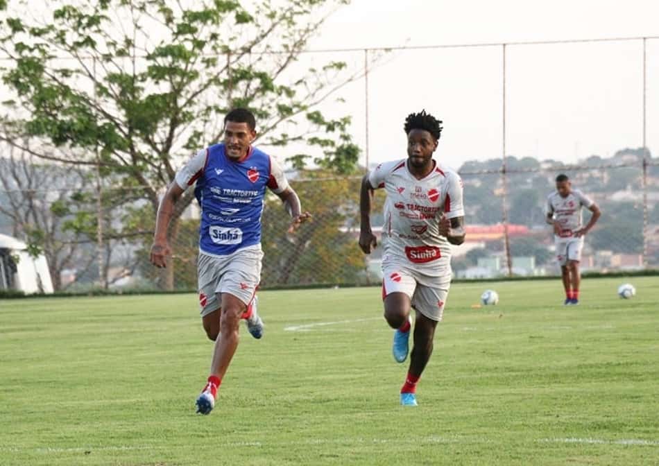 No Vila Nova, Francis sonha com o acesso no clube goiano em 2020