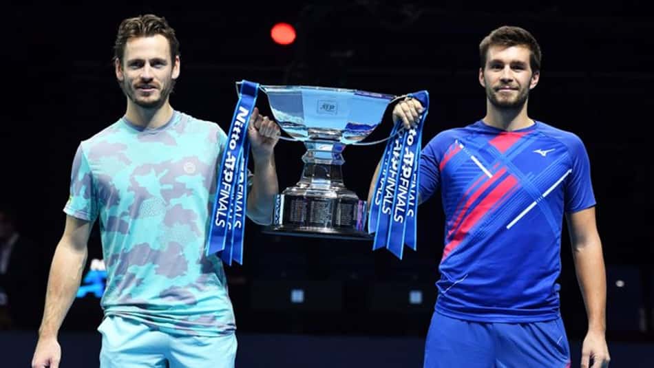 Wesley Koolhof e Nikola Mektic com troféu do ATP Finals 2020