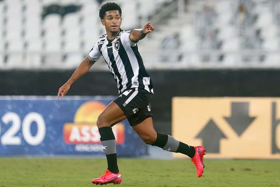 Warley elogia elenco do Botafogo e revela orientações de Chamusca: 'Sempre vou dar o meu melhor'
