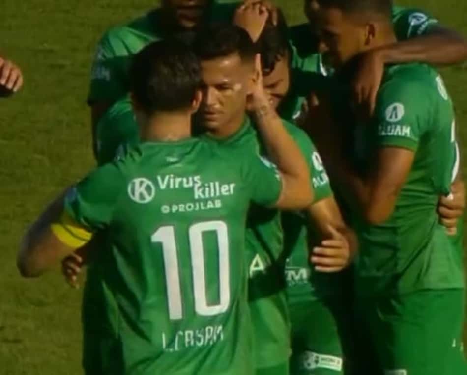 Com gol nos acréscimos, Guarani vence o Paraná