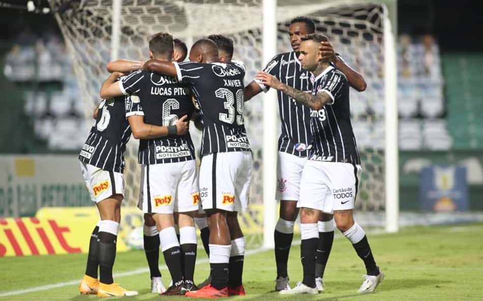 Corinthians vai bem no 1º tempo, bate o Coritiba por 1 a 0 e se afasta do Z4