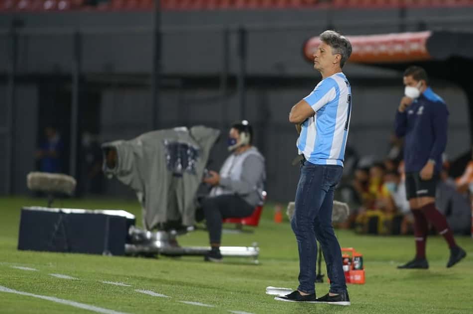 Renato Portaluppi homenageia Maradona