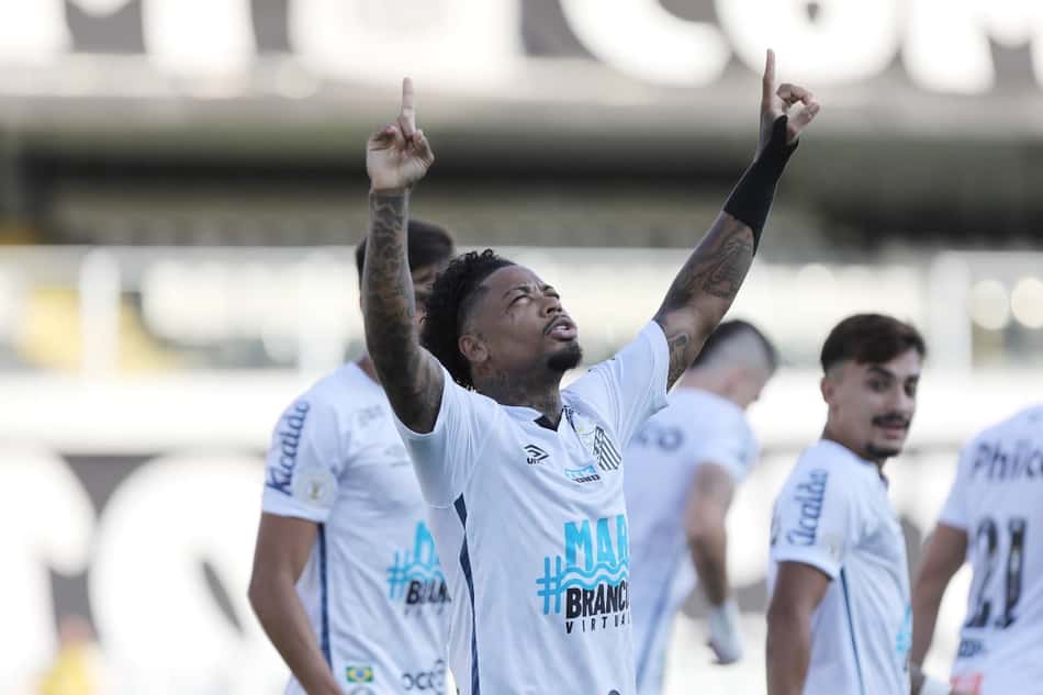 Santos volta a ser o segundo time com mais gols na história do Brasileiro