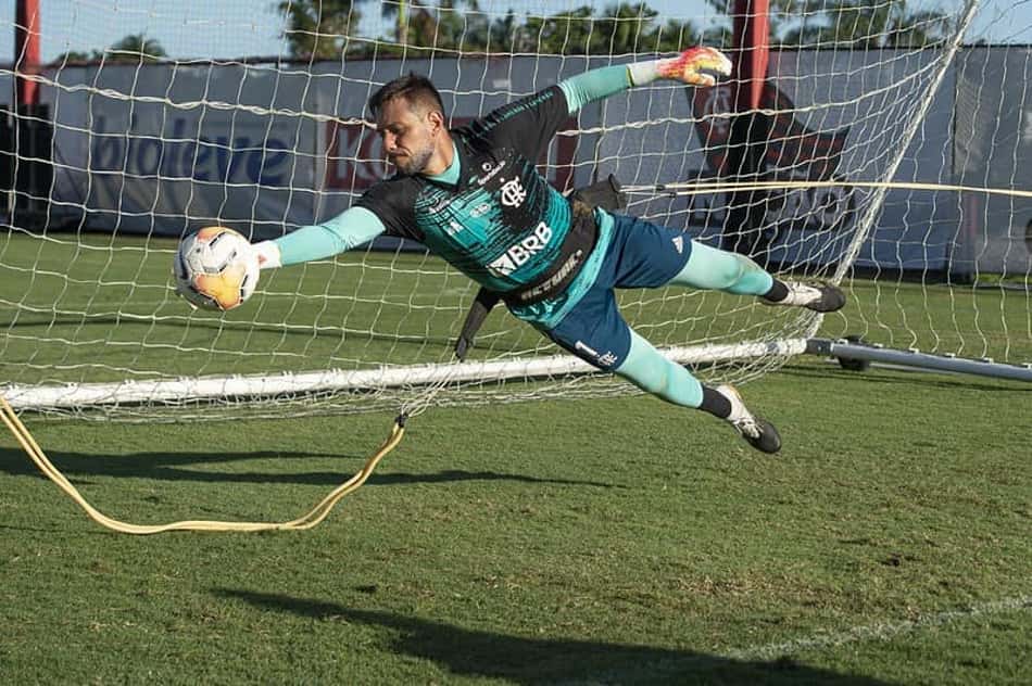 Pedro, Diego Alves e Pedro Rocha estão a, no máximo, oito jogos do fim de seus contratos com o Flamengo