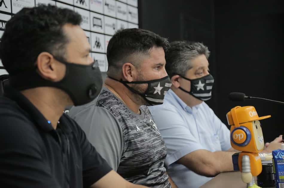 Identificação e boa relação com os atletas: os motivos pelo retorno de Barroca ao Botafogo