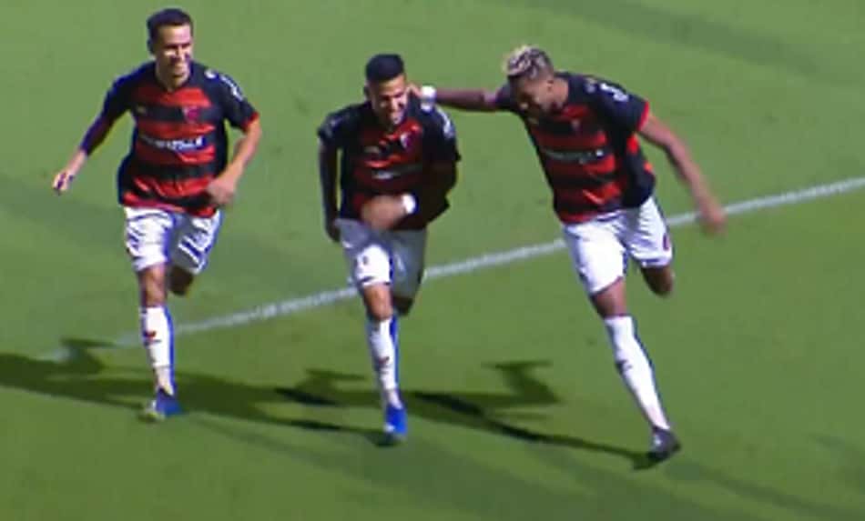 Na Ressacada, Oeste não dá chances e atropela o Avaí