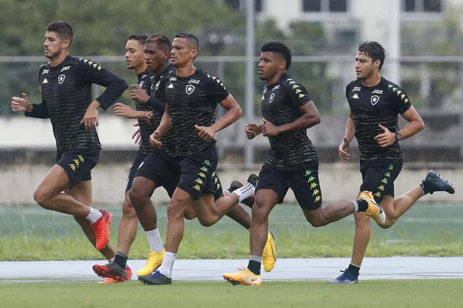 Protestos, novas caras e contato virtual: a semana do Botafogo antes do clássico com o Flamengo