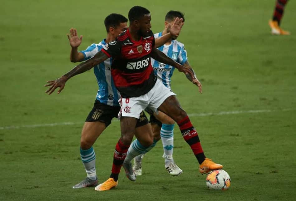 Nos pênaltis, Racing bate o Flamengo e avança às quartas da Libertadores