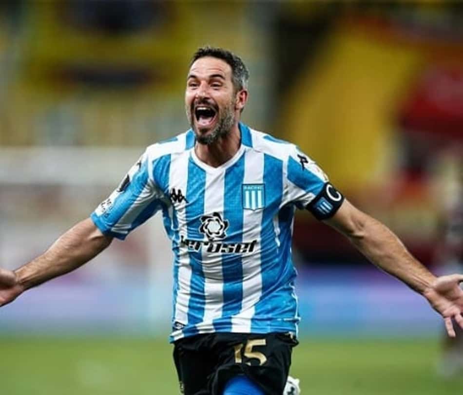 De volta aos gramados! Lisandro López reestreia pelo Racing