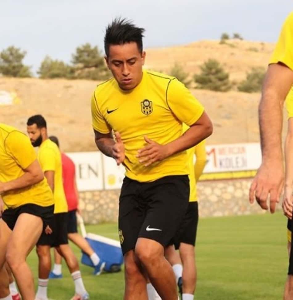 Outra oportunidade! Livre no mercado, Cueva acerta com novo clube
