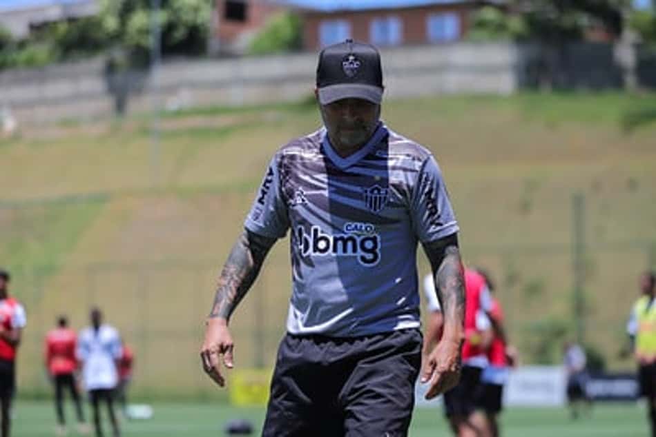 Sampaoli é absolvido e poderá comandar o time contra o São Paulo