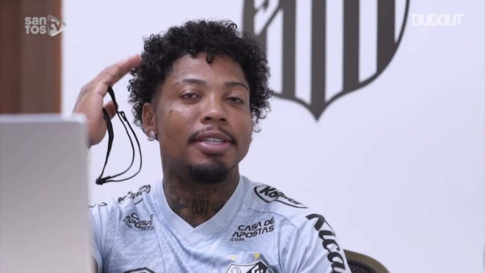VÍDEO: Marinho se emociona com homenagem-surpresa do Santos
