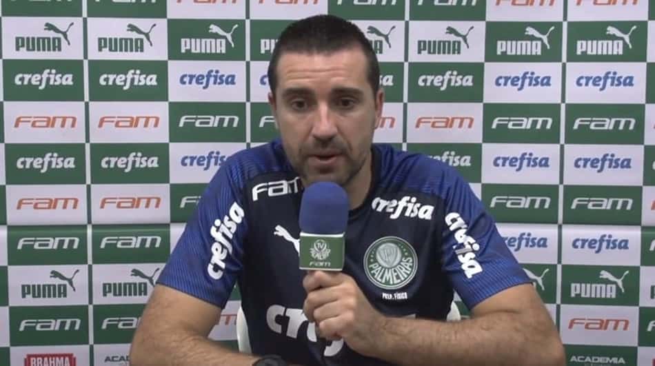 Auxiliar destaca 'luta até o fim' e explica desfalques do Palmeiras em empate com Santos