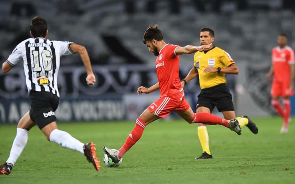 Internacional x Atlético-MG. Onde assistir, prováveis times e desfalques