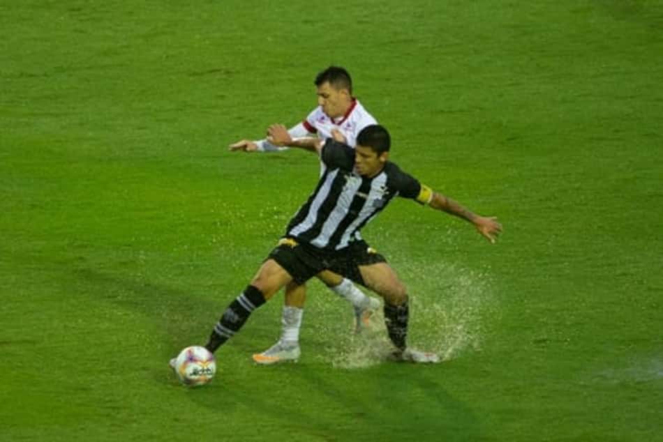 Debaixo de muita chuva, Figueirense vence o Náutico no Orlando Scarpelli
