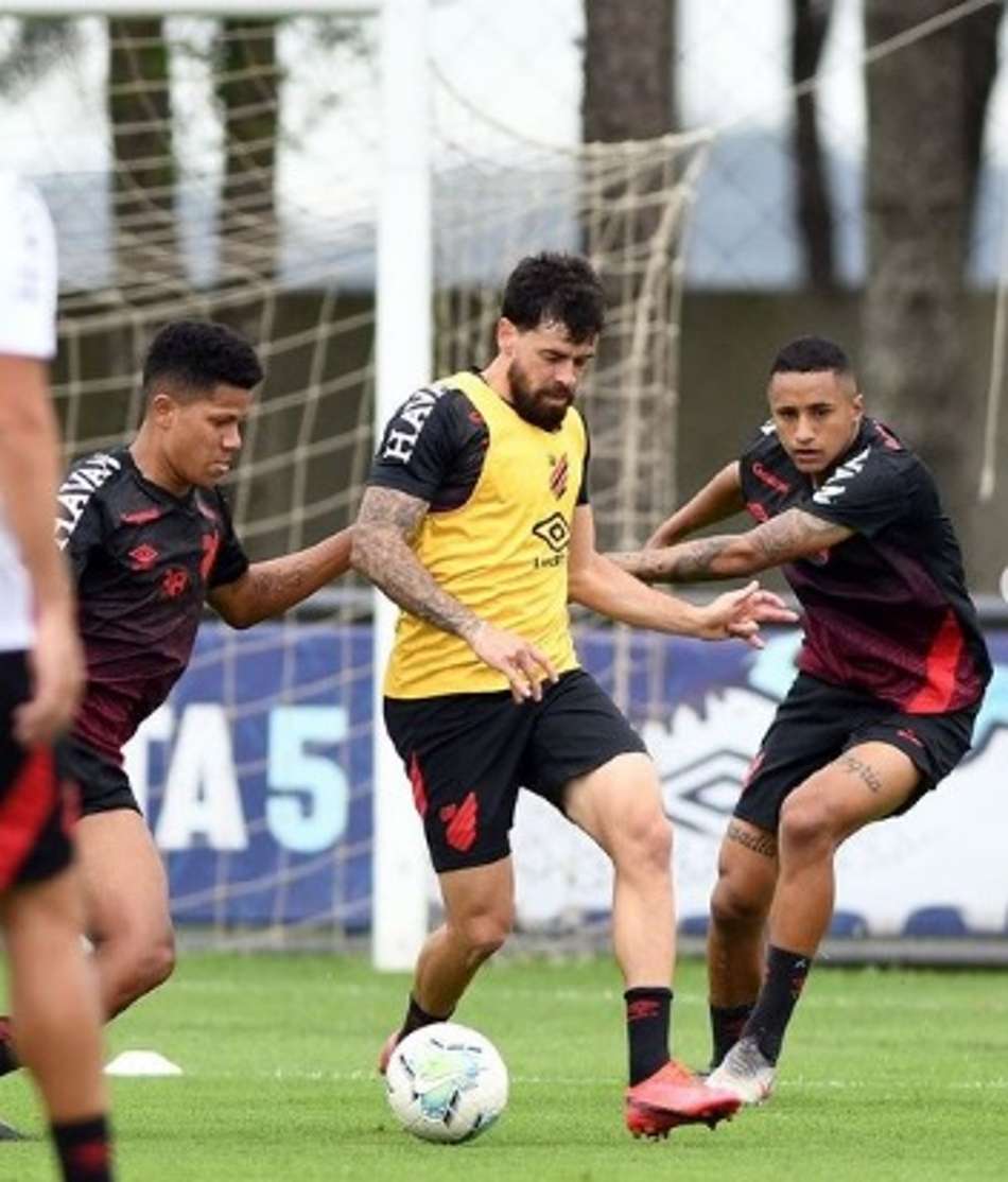 Athletico abre os trabalhos para encarar o Atlético-MG