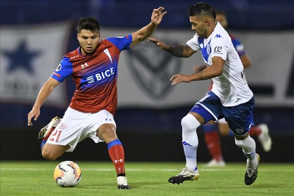 Universidad Católica e Vélez Sarsfield buscam a semi da Sul-Americana