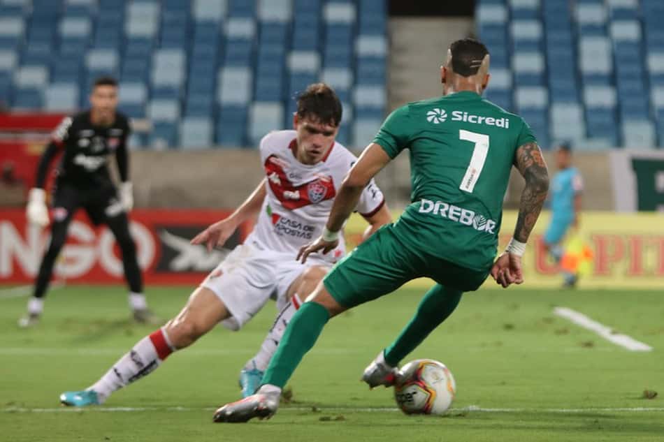 Em jogo emocionante, Cuiabá e Vitória ficam no empate