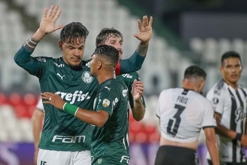 Melhor do Palmeiras, Gustavo Gómez celebra vantagem diante do Libertad