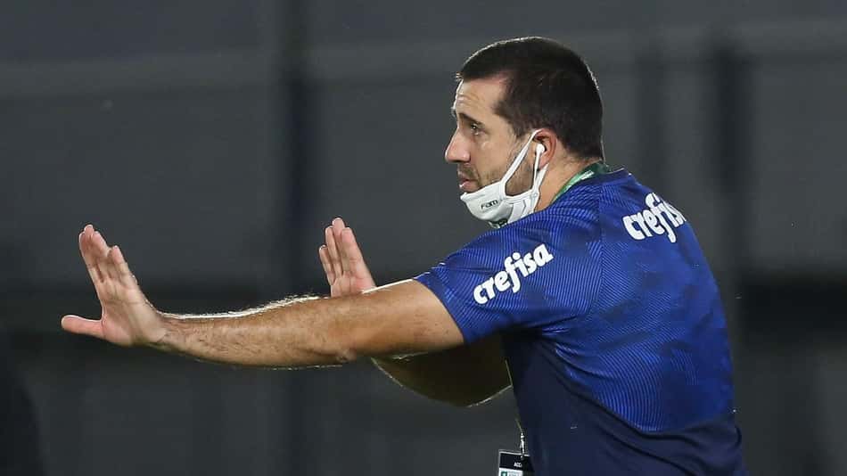 Da preleção às substituições: auxiliar revela participação de Abel mesmo à distância